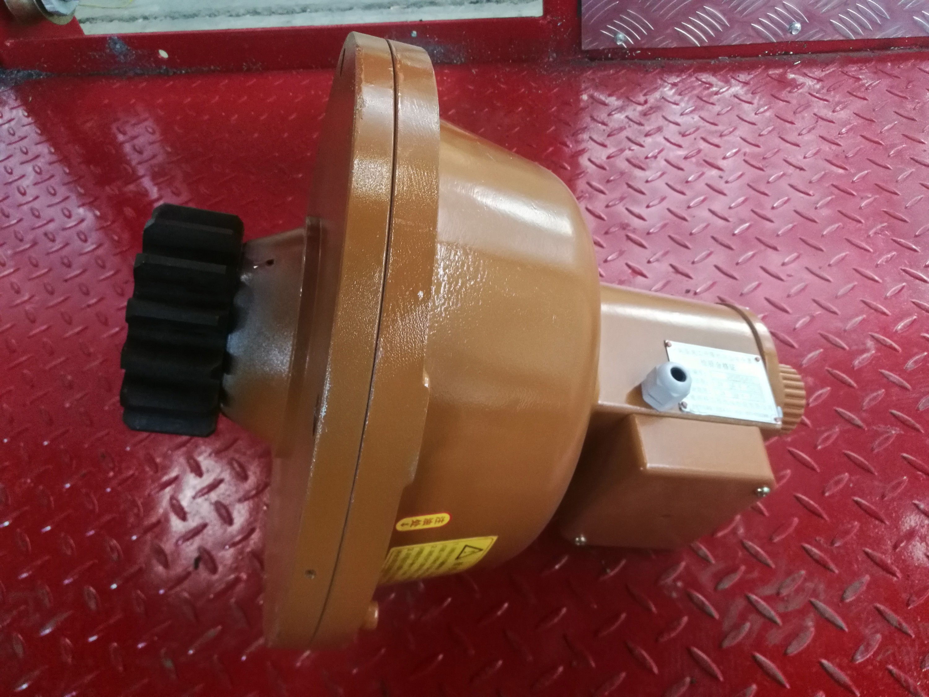 施工電梯配件專業(yè)廠家，防墜安全器的安全使用